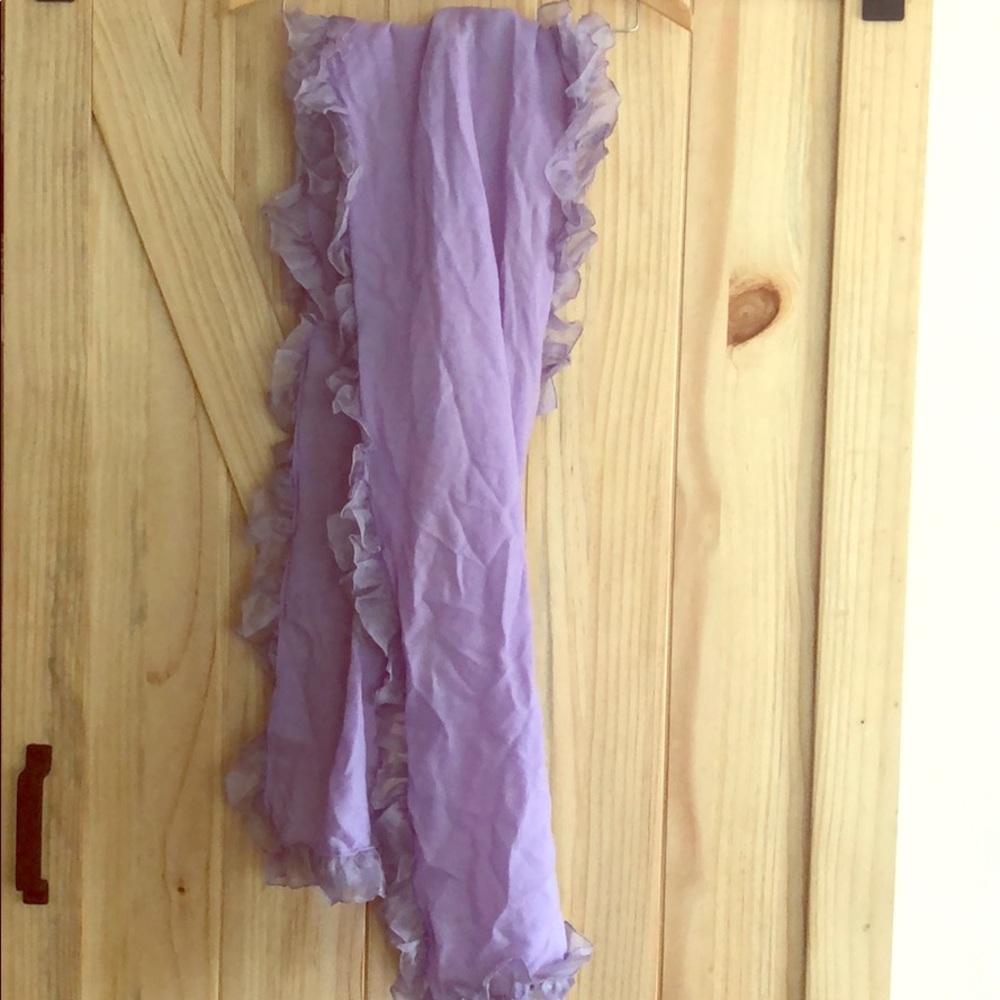 Scarf with ruffle